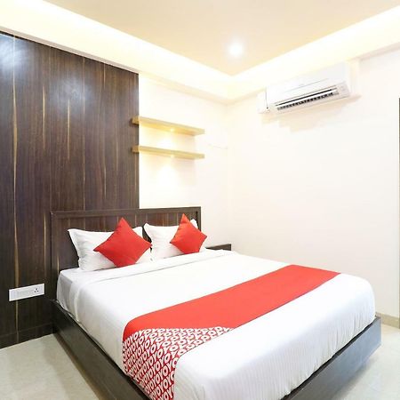 Oyo 37349 Sai Palace Hotel Chik Banavar ภายนอก รูปภาพ