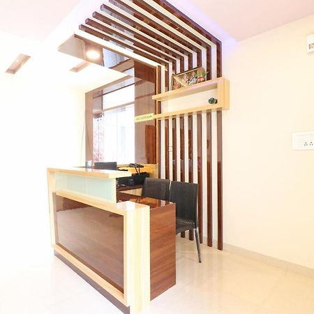 Oyo 37349 Sai Palace Hotel Chik Banavar ภายนอก รูปภาพ