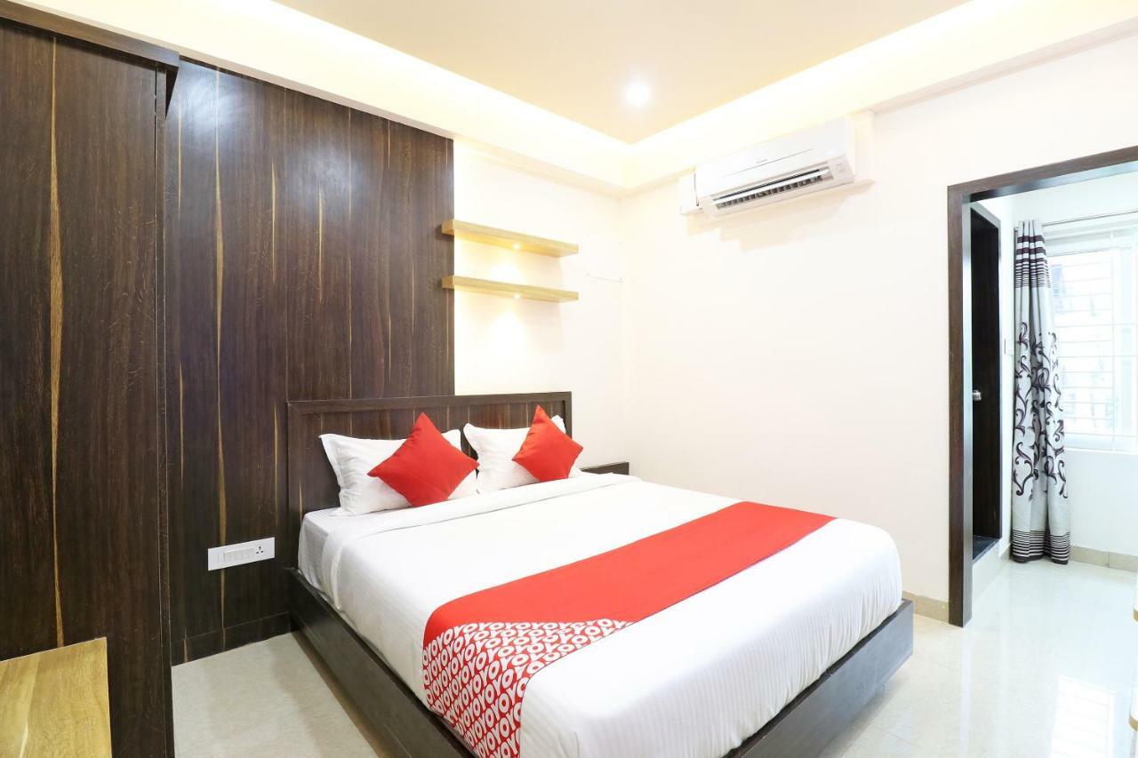 Oyo 37349 Sai Palace Hotel Chik Banavar ภายนอก รูปภาพ