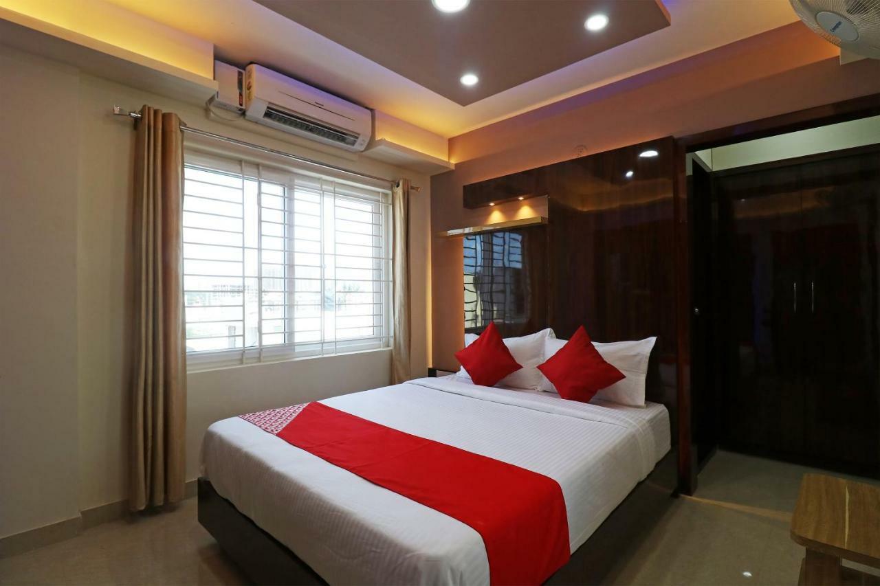 Oyo 37349 Sai Palace Hotel Chik Banavar ภายนอก รูปภาพ