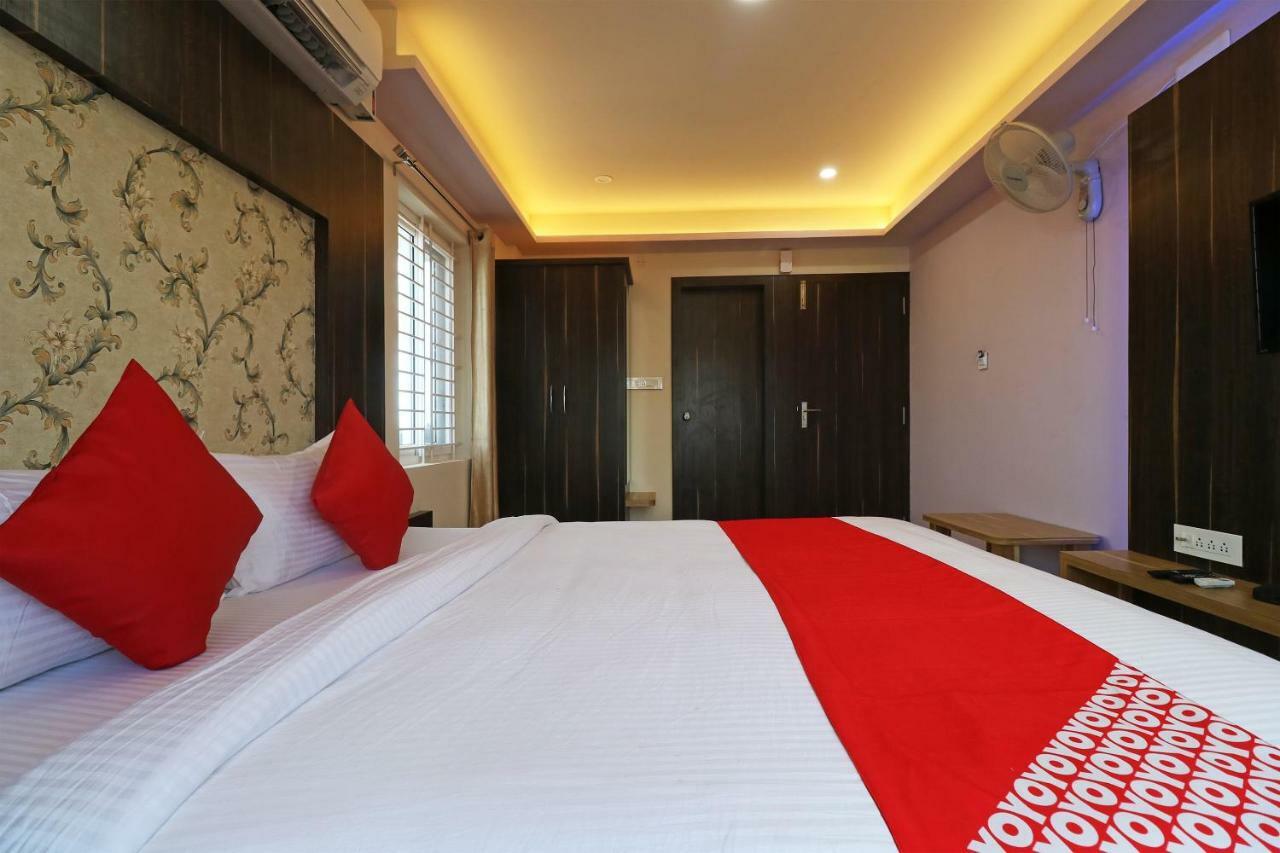 Oyo 37349 Sai Palace Hotel Chik Banavar ภายนอก รูปภาพ