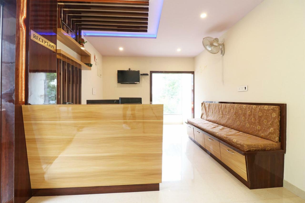 Oyo 37349 Sai Palace Hotel Chik Banavar ภายนอก รูปภาพ