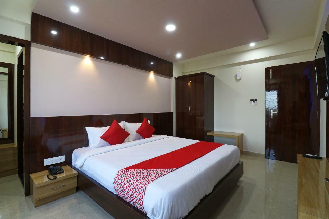Oyo 37349 Sai Palace Hotel Chik Banavar ภายนอก รูปภาพ