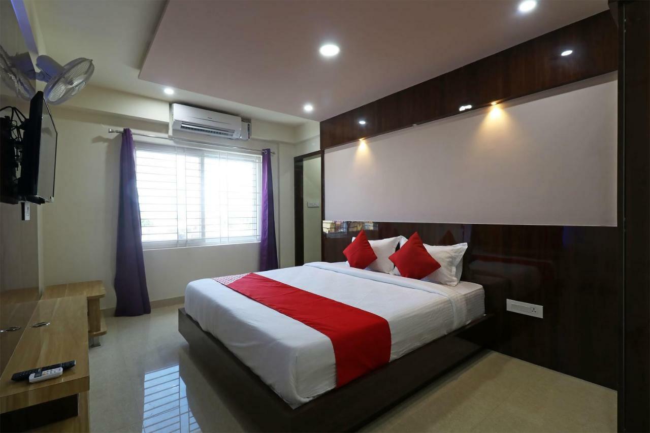 Oyo 37349 Sai Palace Hotel Chik Banavar ภายนอก รูปภาพ