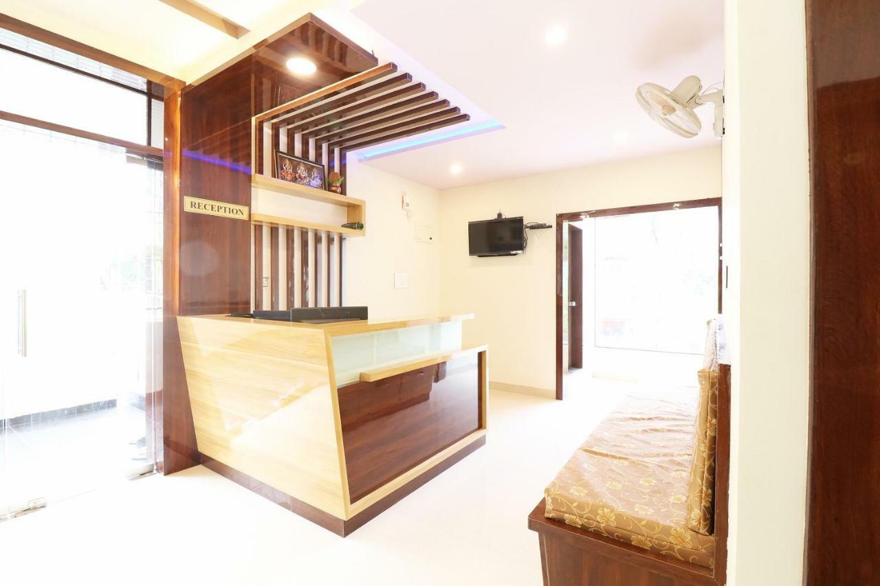 Oyo 37349 Sai Palace Hotel Chik Banavar ภายนอก รูปภาพ