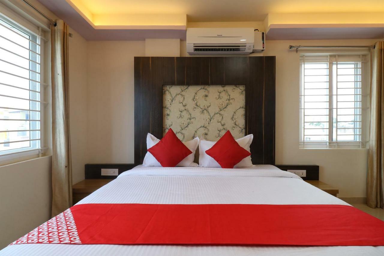 Oyo 37349 Sai Palace Hotel Chik Banavar ภายนอก รูปภาพ