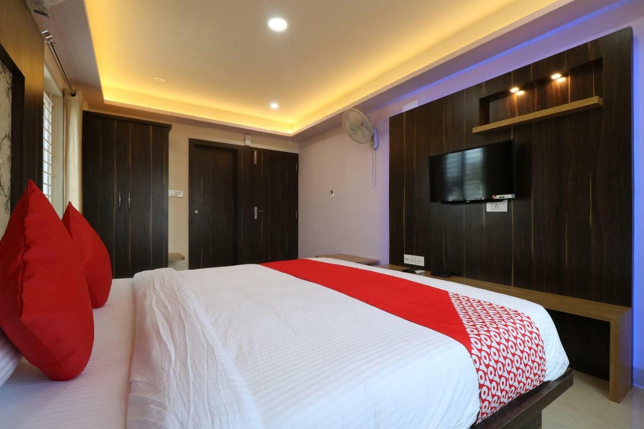 Oyo 37349 Sai Palace Hotel Chik Banavar ภายนอก รูปภาพ