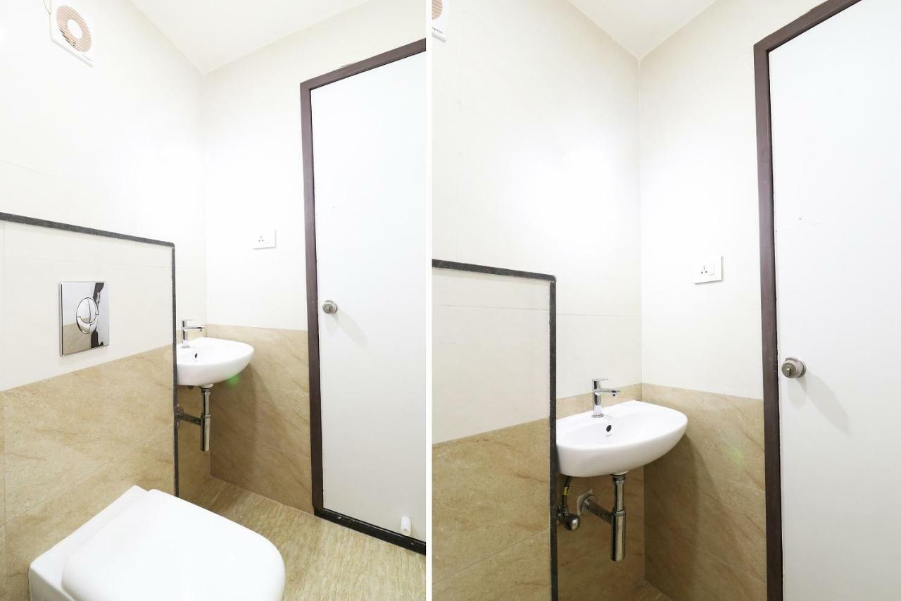 Oyo 37349 Sai Palace Hotel Chik Banavar ภายนอก รูปภาพ