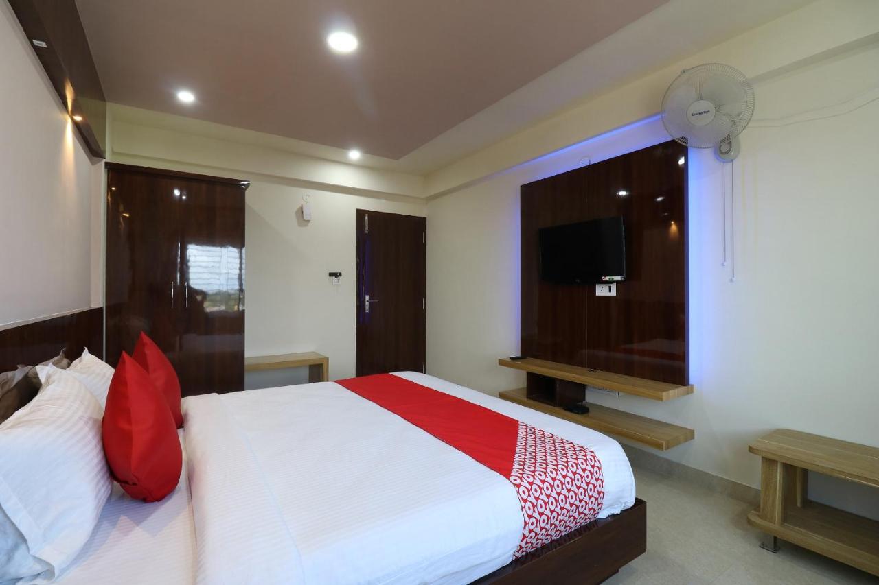 Oyo 37349 Sai Palace Hotel Chik Banavar ภายนอก รูปภาพ