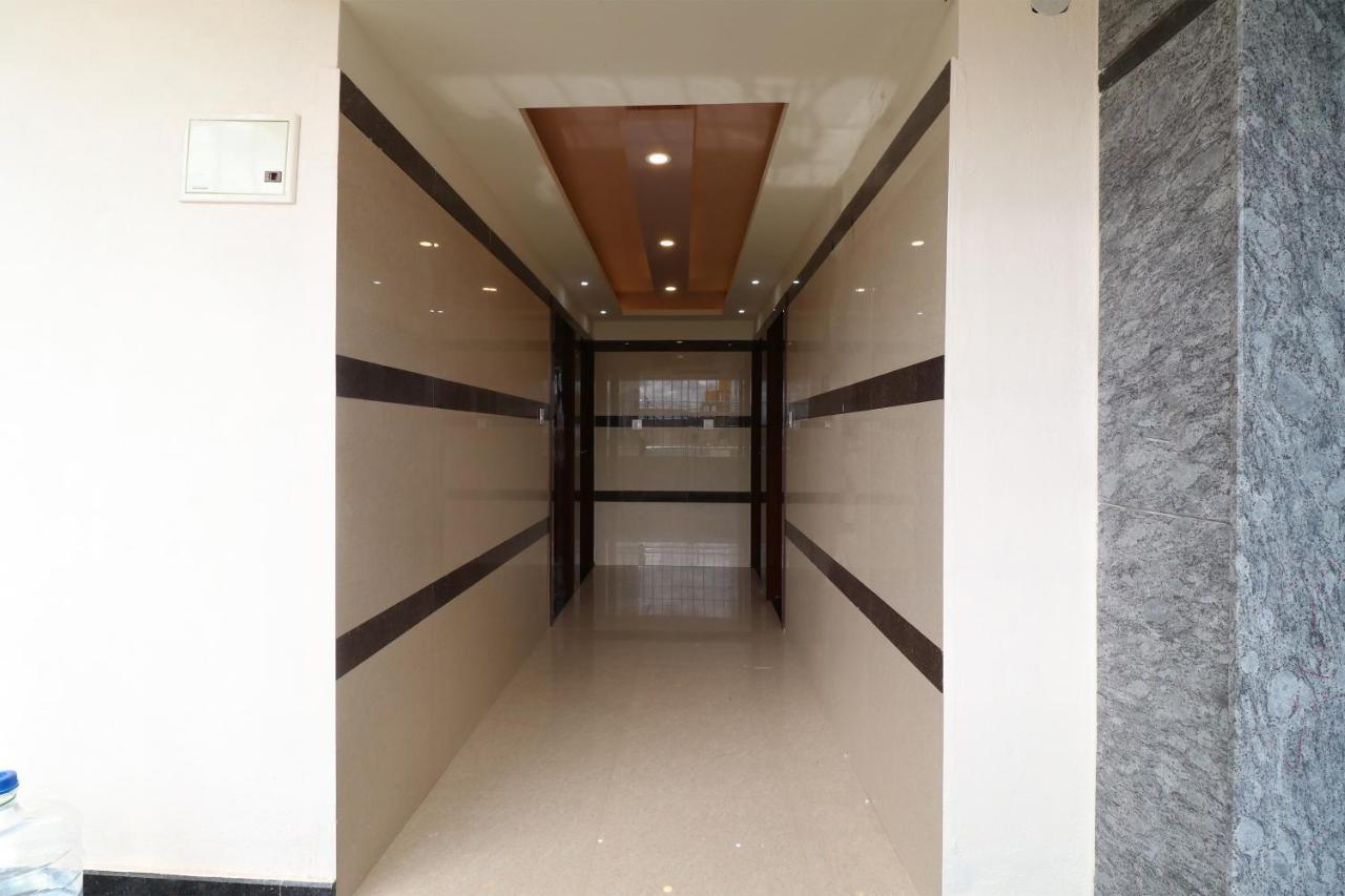 Oyo 37349 Sai Palace Hotel Chik Banavar ภายนอก รูปภาพ
