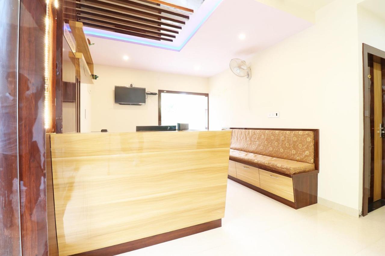 Oyo 37349 Sai Palace Hotel Chik Banavar ภายนอก รูปภาพ