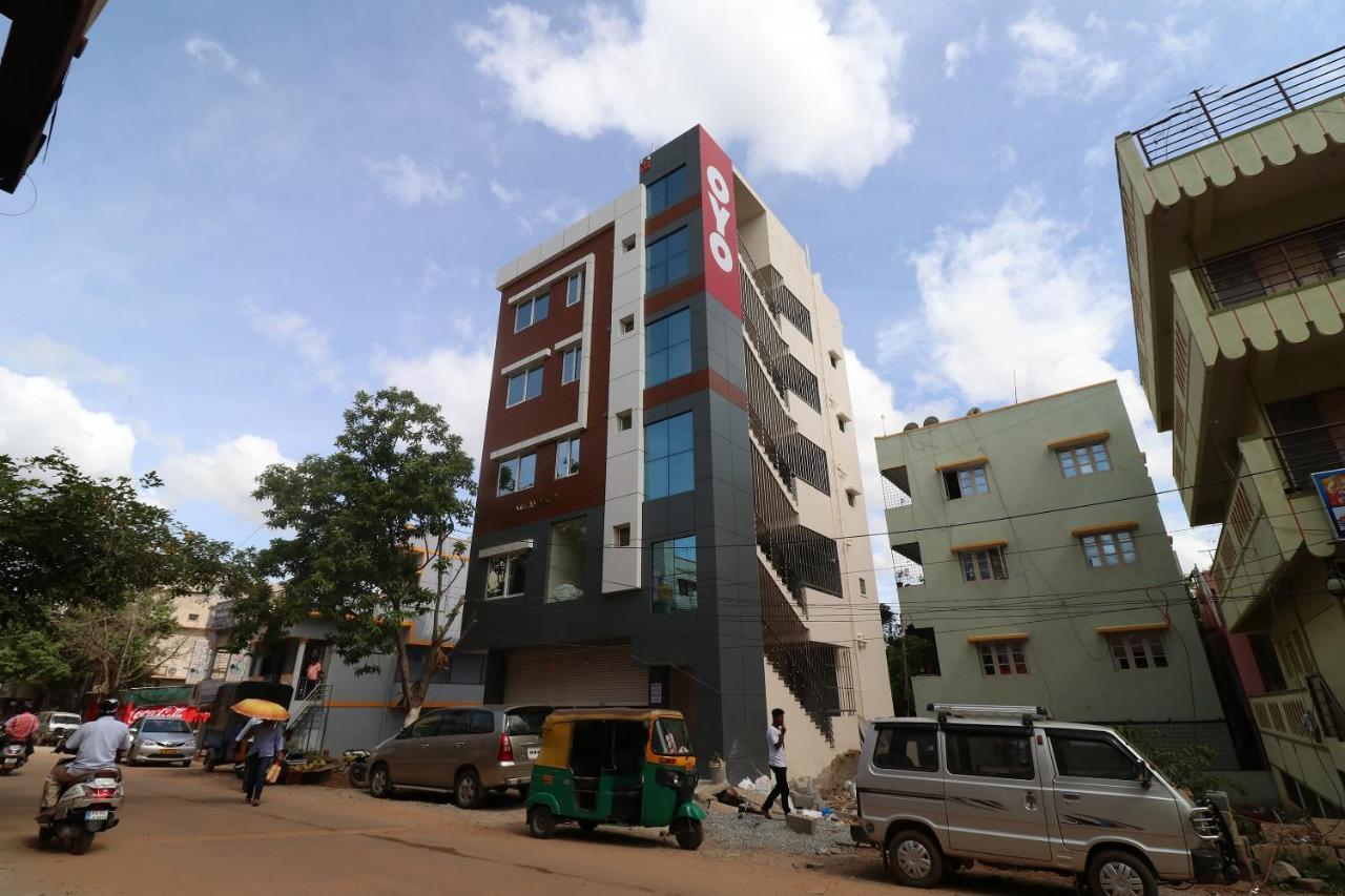 Oyo 37349 Sai Palace Hotel Chik Banavar ภายนอก รูปภาพ