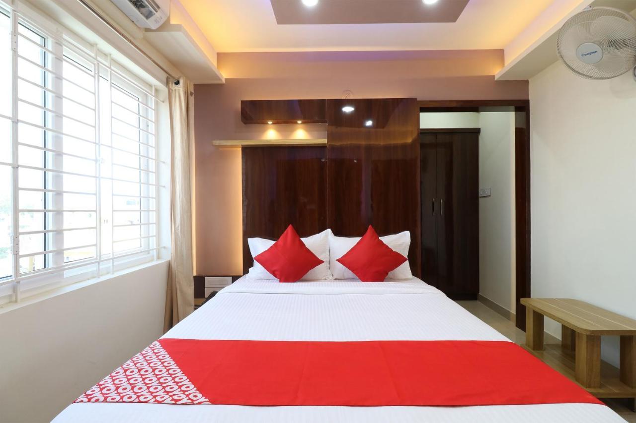 Oyo 37349 Sai Palace Hotel Chik Banavar ภายนอก รูปภาพ