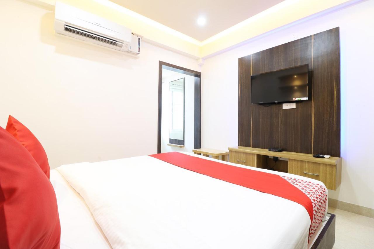 Oyo 37349 Sai Palace Hotel Chik Banavar ภายนอก รูปภาพ