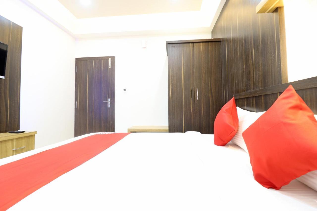 Oyo 37349 Sai Palace Hotel Chik Banavar ภายนอก รูปภาพ