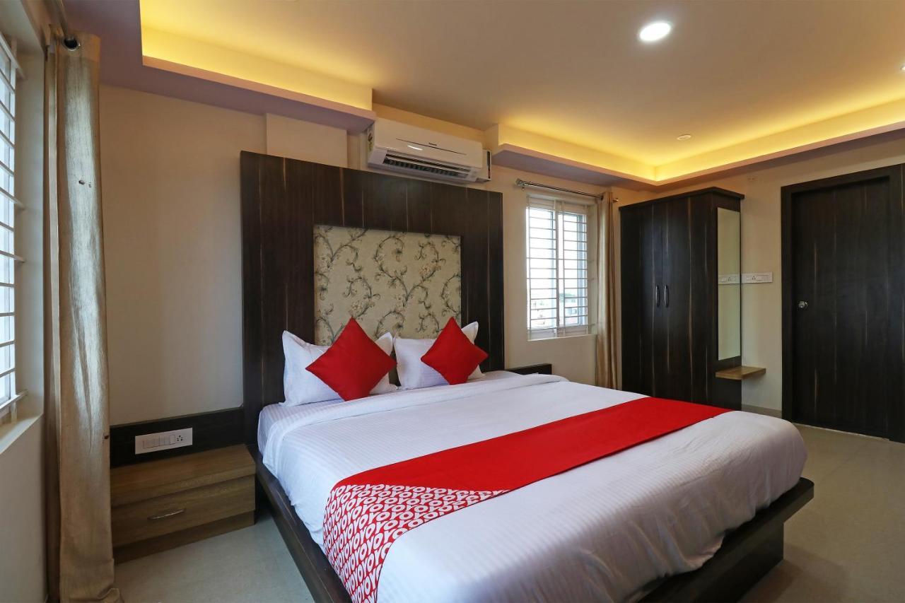 Oyo 37349 Sai Palace Hotel Chik Banavar ภายนอก รูปภาพ